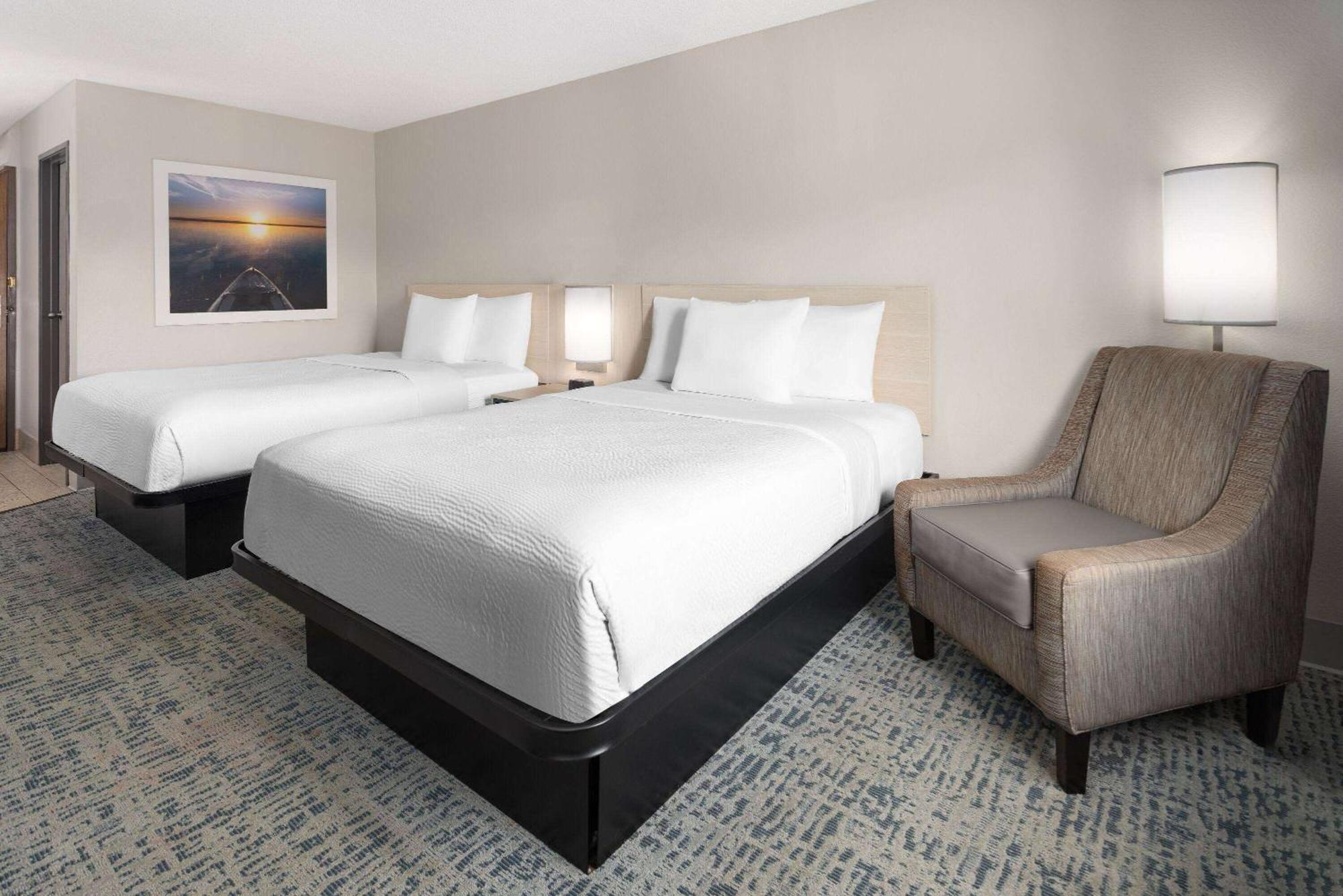 Baymont By Wyndham Lagrange Hotel Eksteriør billede