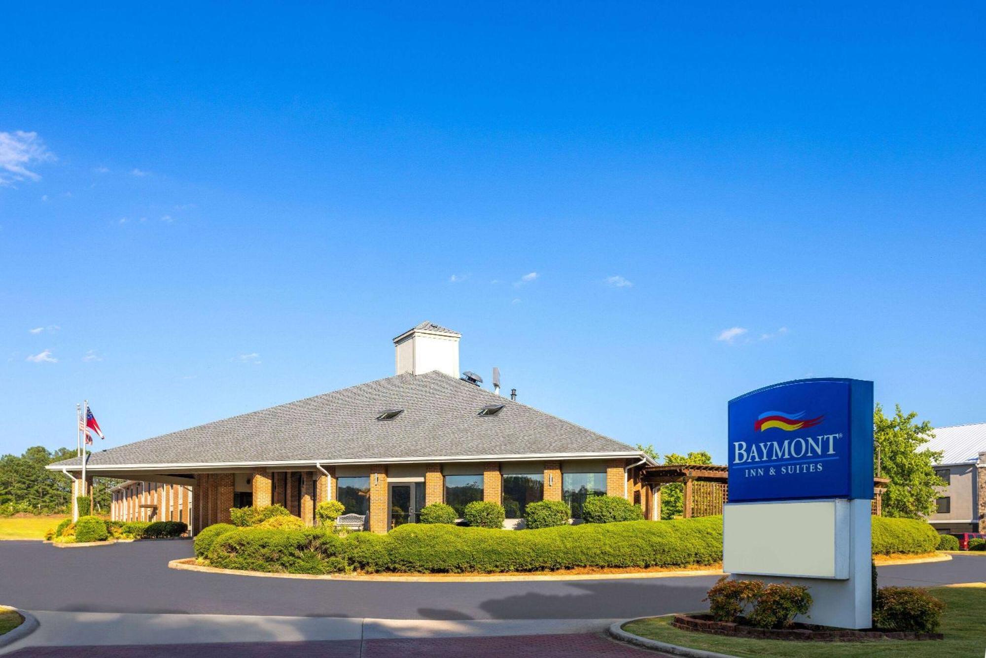 Baymont By Wyndham Lagrange Hotel Eksteriør billede